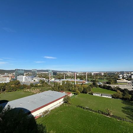 Ferienwohnung Three Towers With Beautiful View And Parking! Pressburg Exterior foto