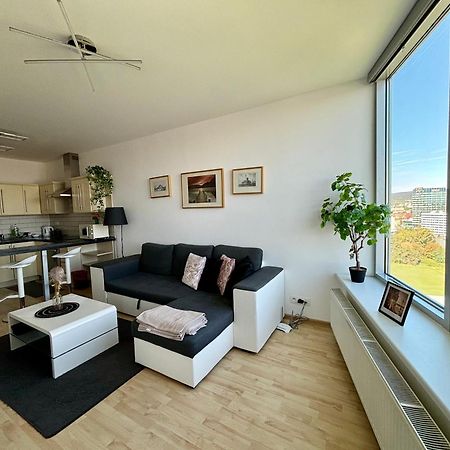 Ferienwohnung Three Towers With Beautiful View And Parking! Pressburg Exterior foto