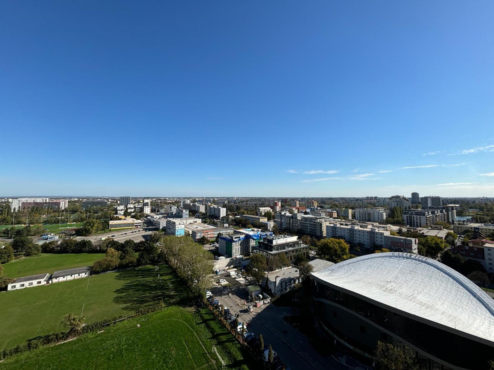 Ferienwohnung Three Towers With Beautiful View And Parking! Pressburg Exterior foto