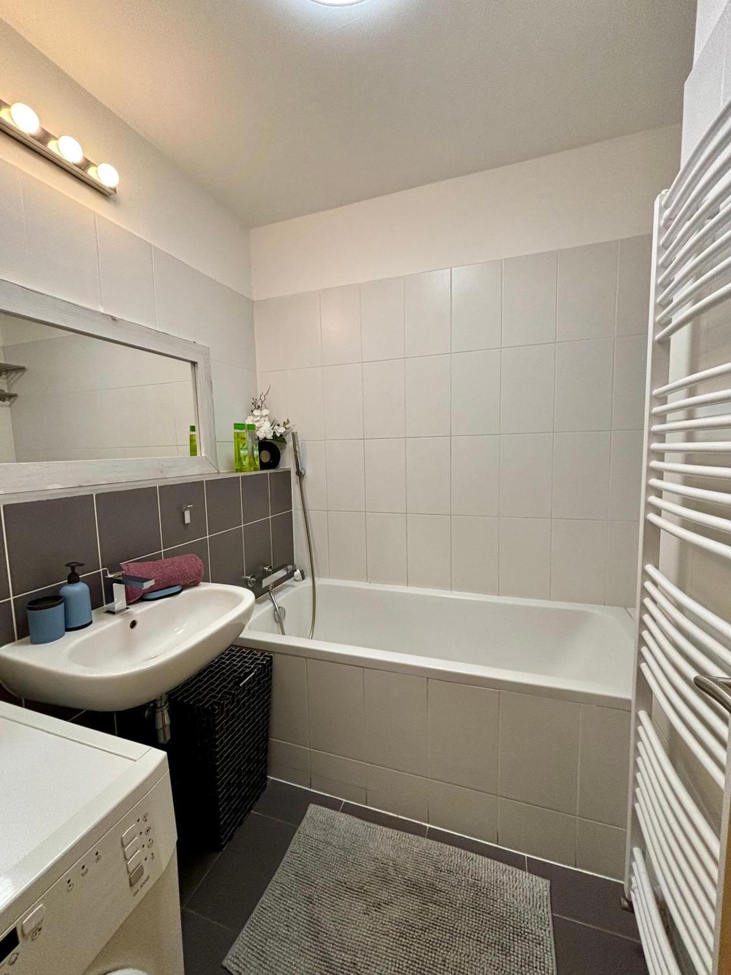 Ferienwohnung Three Towers With Beautiful View And Parking! Pressburg Exterior foto