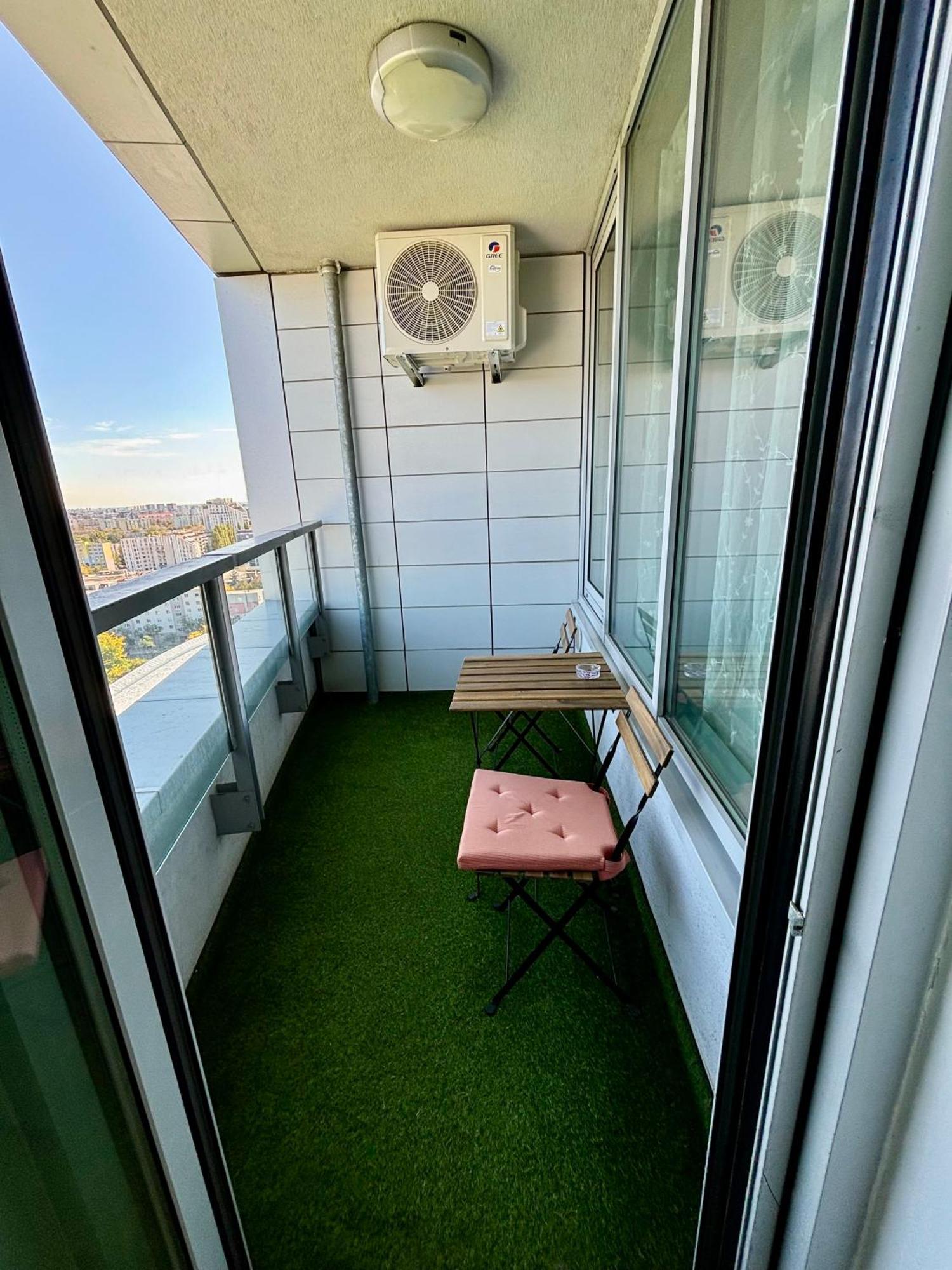 Ferienwohnung Three Towers With Beautiful View And Parking! Pressburg Exterior foto